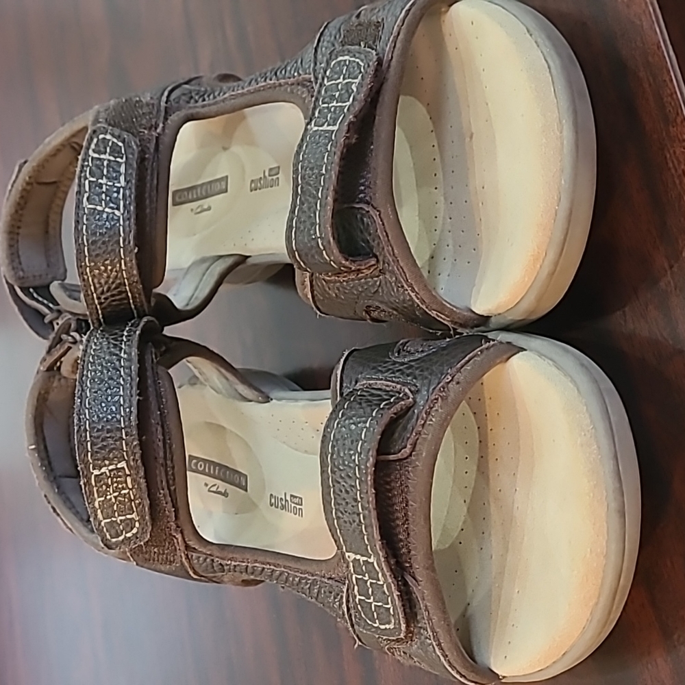 Clark 8 1/2 wide brown sandals